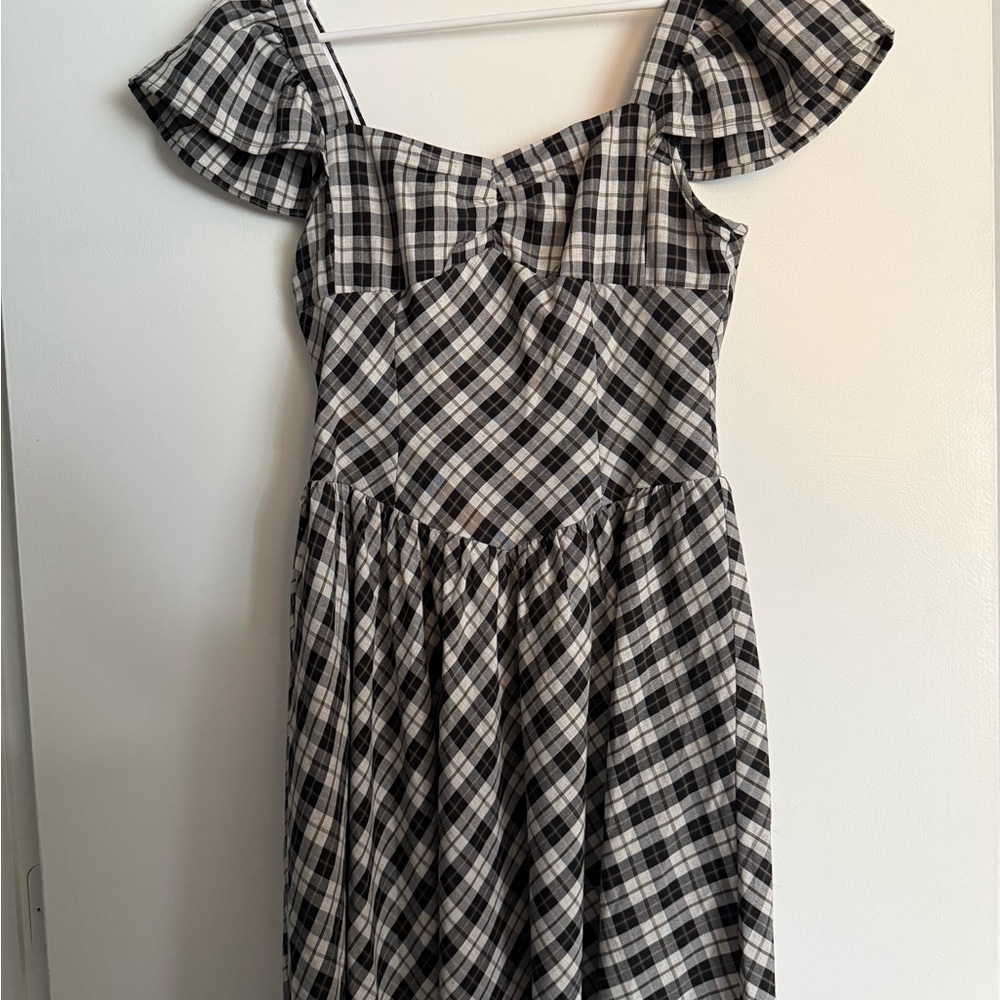 Elegant Black and White Plaid Dress - Picture 4 of 5
